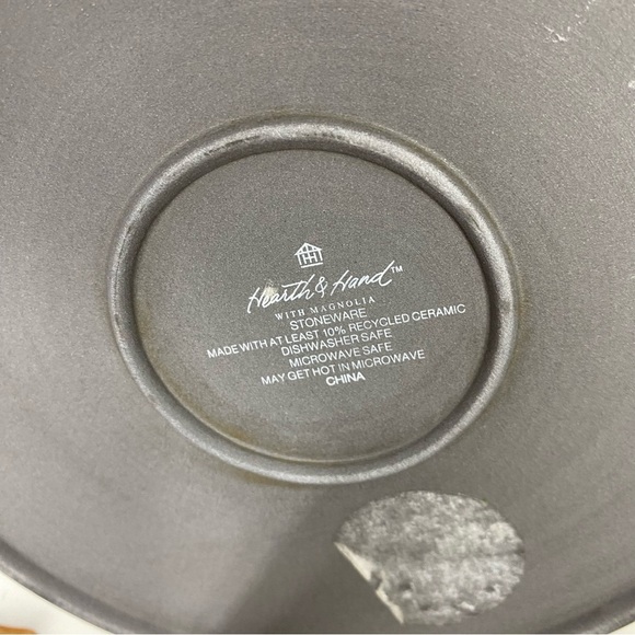 Hearth & Hand 98oz Scalloped Edge Stoneware Shallow Serving Bowl - Picture 5 of 8